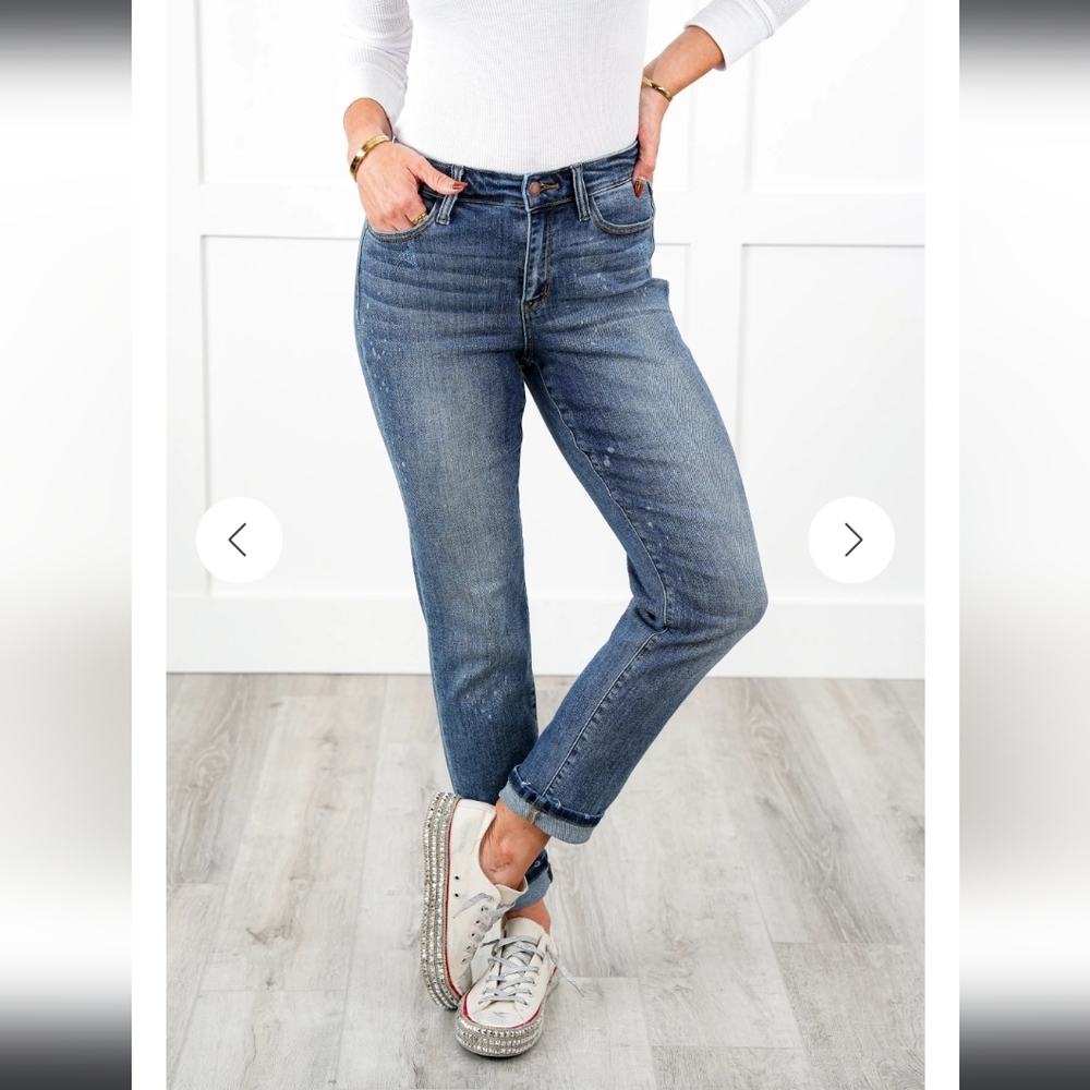 Judy Blue Boyfriend Jeans with  Classic Medium Wash - Picture 4 of 9